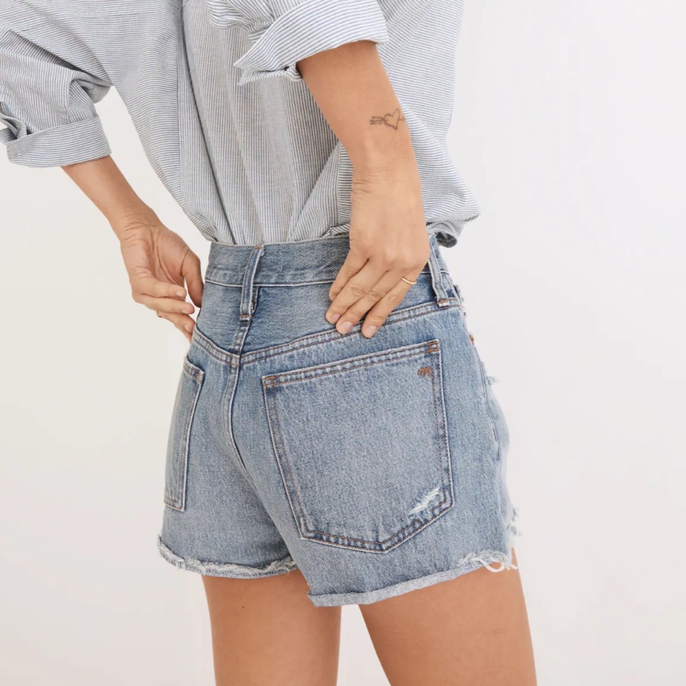 Madewell | Relaxed Denim Shorts in Renfield Wash Destructed Edition Size‎ 28